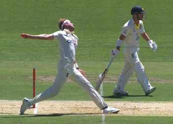fast bowlers in cricket