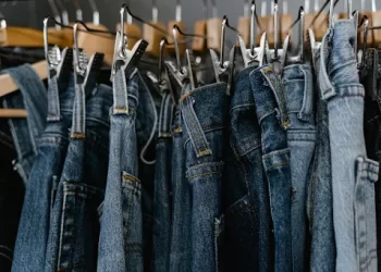 How to Create an Eco-Friendly Wardrobe with Sustainable Denim?