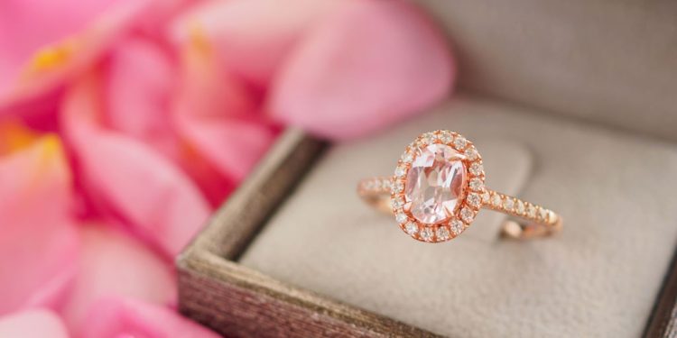 The Styles in Jewellery for Couples and Rose Gold Benefits